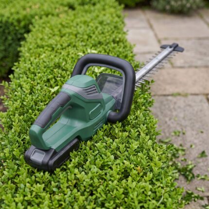 Hedgerow hedge trimmer seen from above with the cutting bar across the hedge