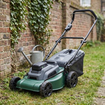Ridgeline 17 inch 40V cordless push lawn mower in a city back garden